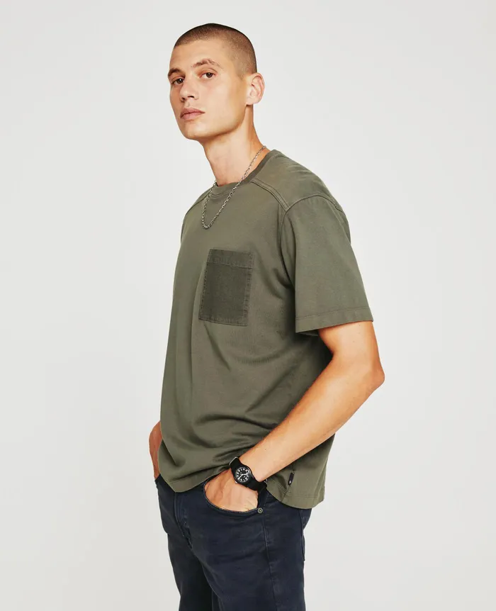AG Jeans Tees Men Shane Crew ARMORY GREEN AG Jeans Tees Men Shane Crew ARMORY GREEN
