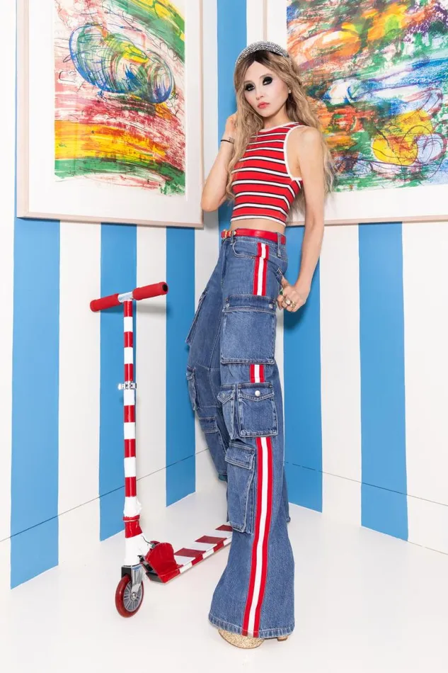 Alice Olivia Andre Fitted Cropped Tank Teakwood Stripe Bright Ruby Women Tops
