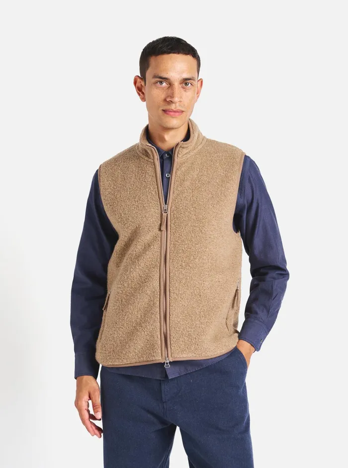 Fleece Men Universal Works Universal Works Climbing Gilet In Sand Teddy Fleece