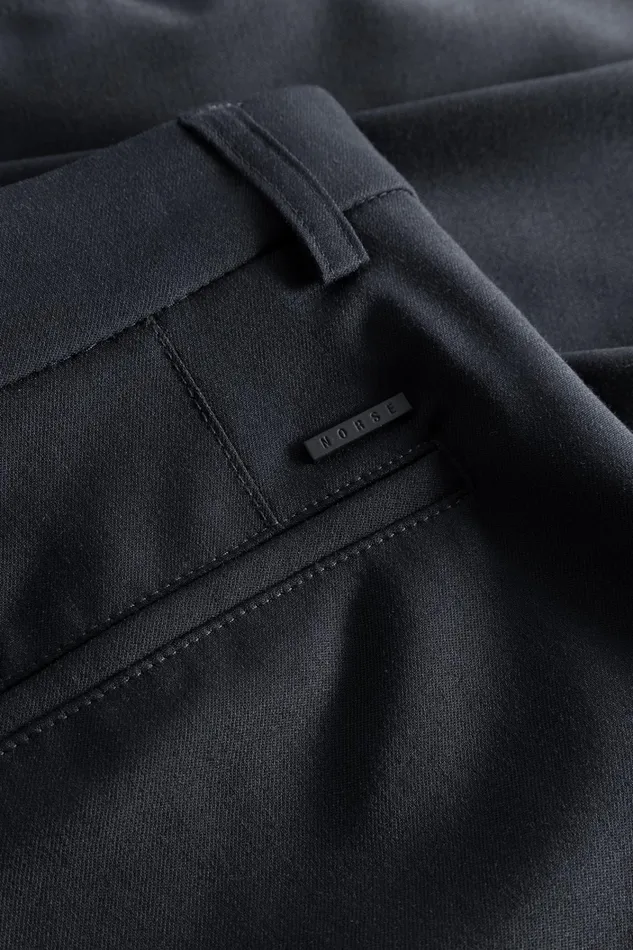 Men Benn Relaxed Light Wool Pleated Short Dark Navy Norse Projects Shorts