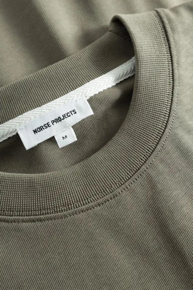 Men Johannes Organic Chain Stitch Logo Tshirt Sediment Green Norse Projects TShirts