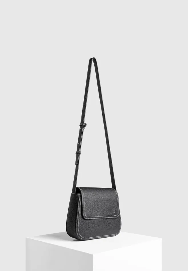 Men Manire De Voir Marseille Crossbody Bag Black