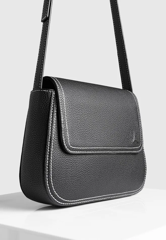 Men Manire De Voir Marseille Crossbody Bag Black