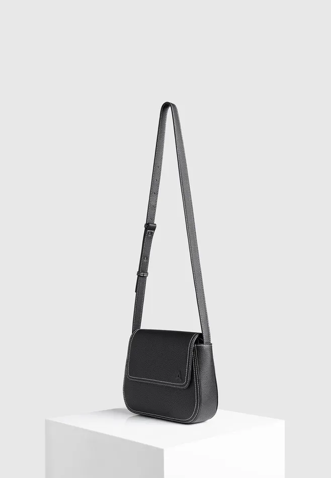 Men Manire De Voir Marseille Crossbody Bag Black