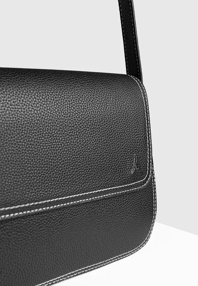 Men Manire De Voir Marseille Crossbody Bag Black
