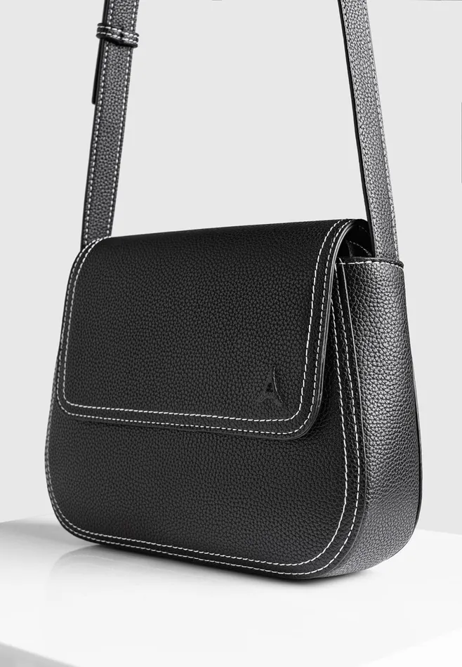 Men Manire De Voir Marseille Crossbody Bag Black