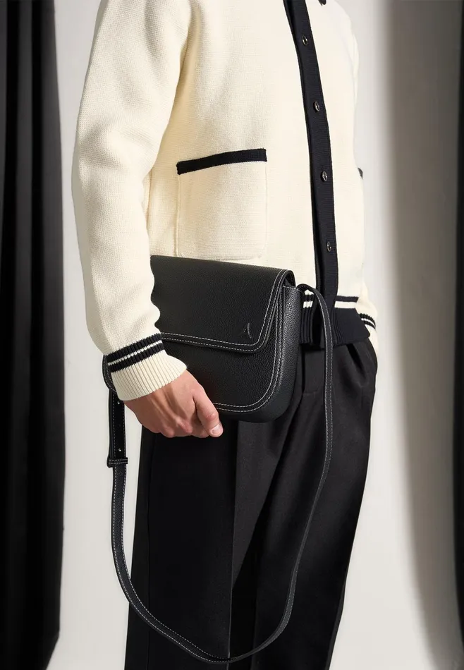 Men Manire De Voir Marseille Crossbody Bag Black