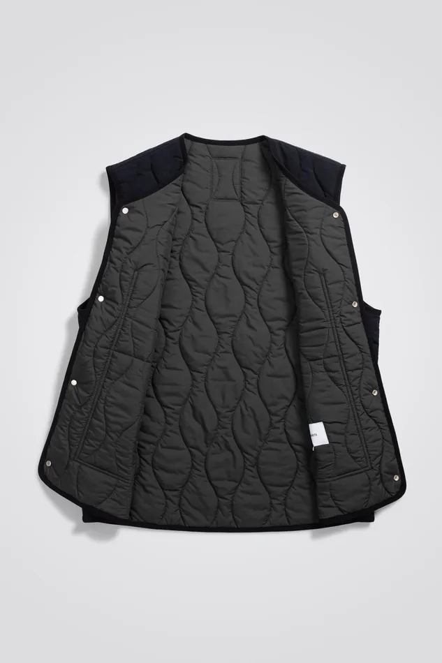 Men Peter Waxed Nylon Insulated Vest Dark Navy Norse Projects Outerwear