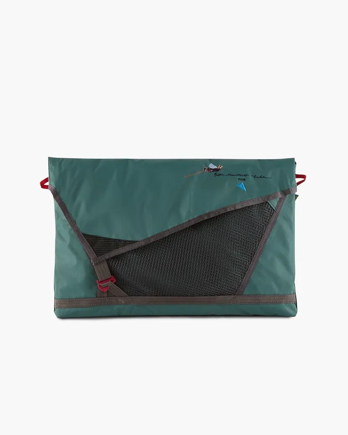 MenWomen 197 Retina Britta Medium Laptop Sleeve Britta MarakattLabba Deep Green Klttermusen Gear Bags and Organisers
