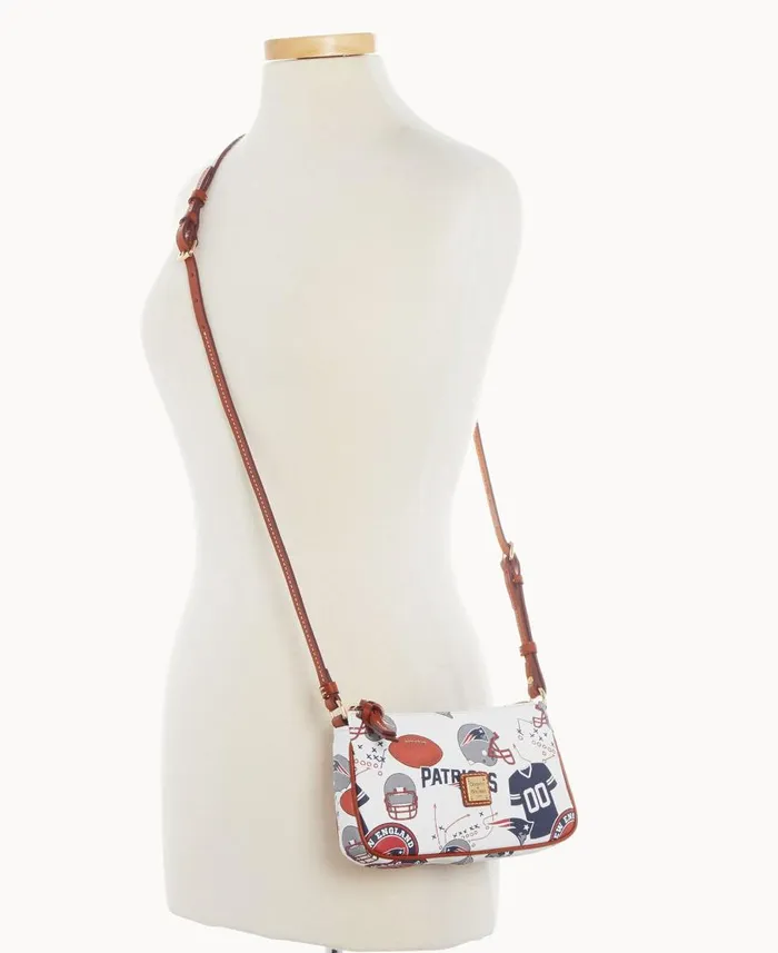 Woman NFL Patriots Lexi Crossbody Sm Coin Case Patriots Dooney and Bourke Crossbodies Woman NFL Patriots Lexi Crossbody Sm Coin Case Patriots Dooney and Bourke Crossbodies