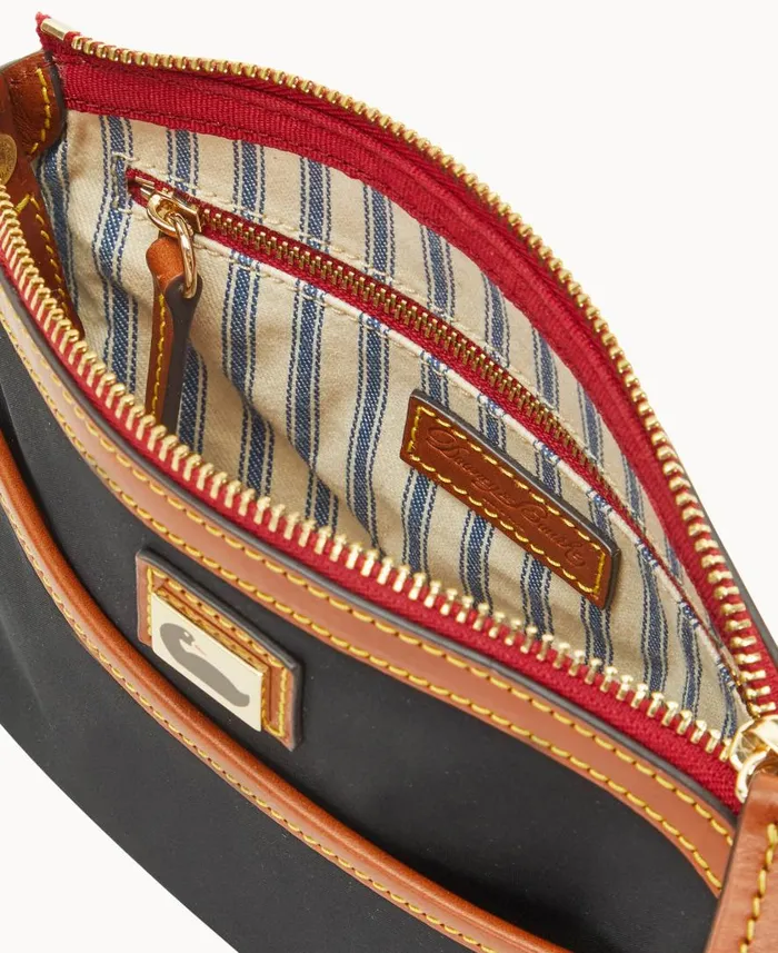 Woman Wayfarer Domed Crossbody Black Dooney and Bourke Crossbodies Woman Wayfarer Domed Crossbody Black Dooney and Bourke Crossbodies