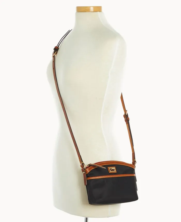 Woman Wayfarer Domed Crossbody Black Dooney and Bourke Crossbodies Woman Wayfarer Domed Crossbody Black Dooney and Bourke Crossbodies