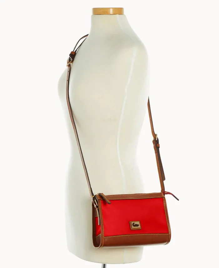 Woman Wayfarer Zip Crossbody Red Dooney and Bourke Crossbodies Woman Wayfarer Zip Crossbody Red Dooney and Bourke Crossbodies