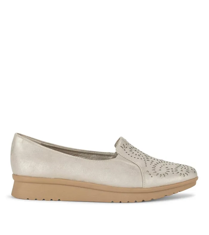 Women Amry Slip On Loafer Champagne Baretraps Flats and Loafers