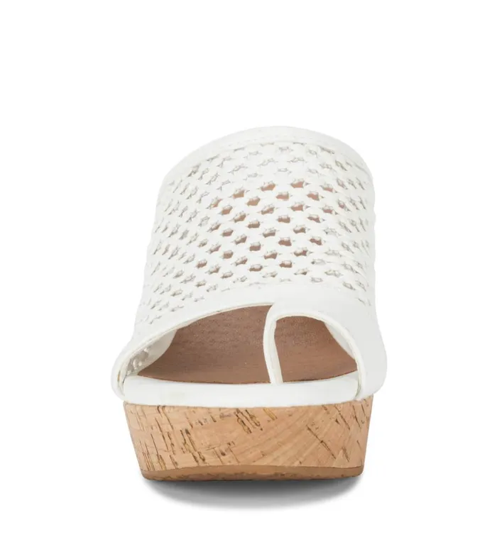Women Bethie Wedge Sandal White Baretraps Wedge Sandals