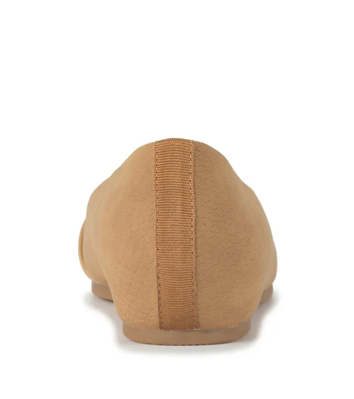 Women Colette Flat Sandstone Baretraps Flats and Loafers