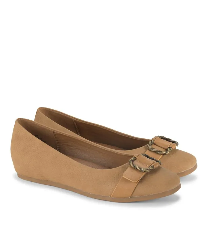 Women Colette Flat Sandstone Baretraps Flats and Loafers