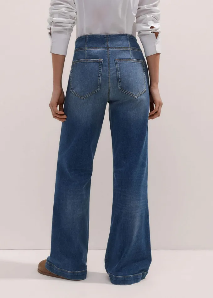 Women Kick Flare Travel Jean Mid Blue Wash MEEM