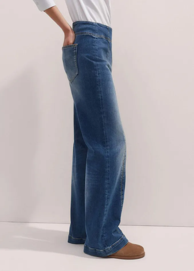 Women Kick Flare Travel Jean Mid Blue Wash MEEM
