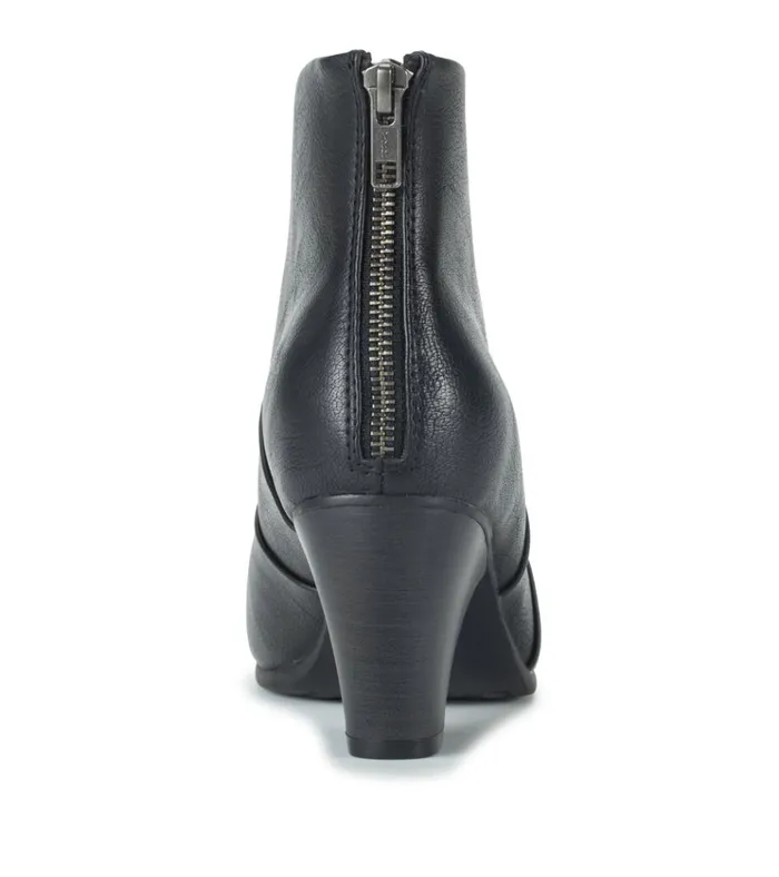 Women Liberty Block Heel Bootie Black Baretraps Booties