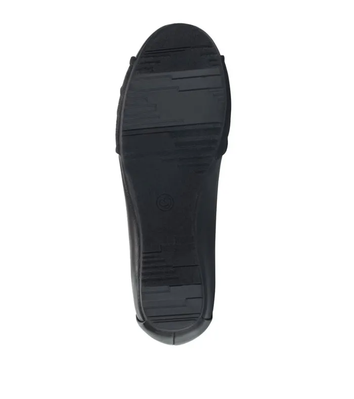 Women Mabely Flat Black Baretraps Flats and Loafers