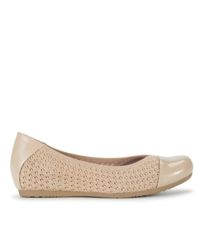 Women Mia Casual Flat Sand Baretraps Flats and Loafers