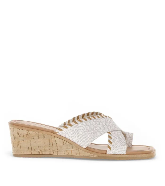Women Paige Wedge Sandal Cream Baretraps Wedge Sandals