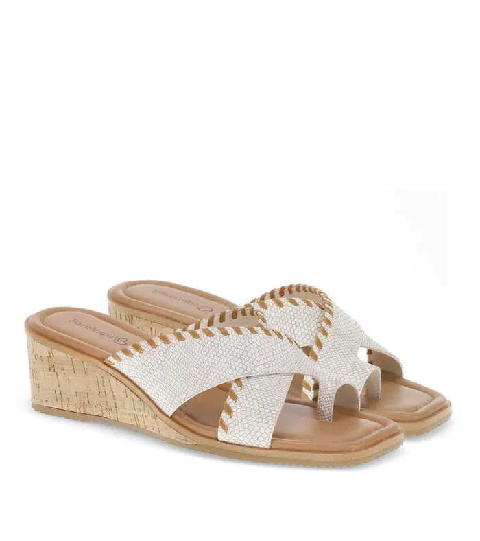 Women Paige Wedge Sandal Cream Baretraps Wedge Sandals